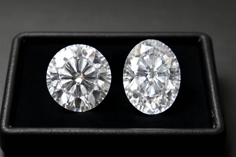 Image: Side-by-side comparison of round brilliant vs oval cut showing identical light performance - Demonstrates visually how fancy shapes deliver same sparkle at lower cost