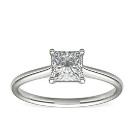 Solitaire ring with princess cut lab-grown diamond