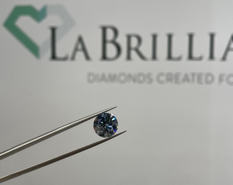 Round lab grown diamond