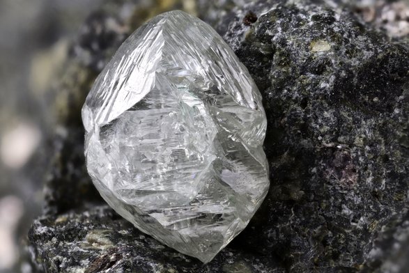 Lab Grown Diamonds and Mined Diamonds - What is The Difference ...