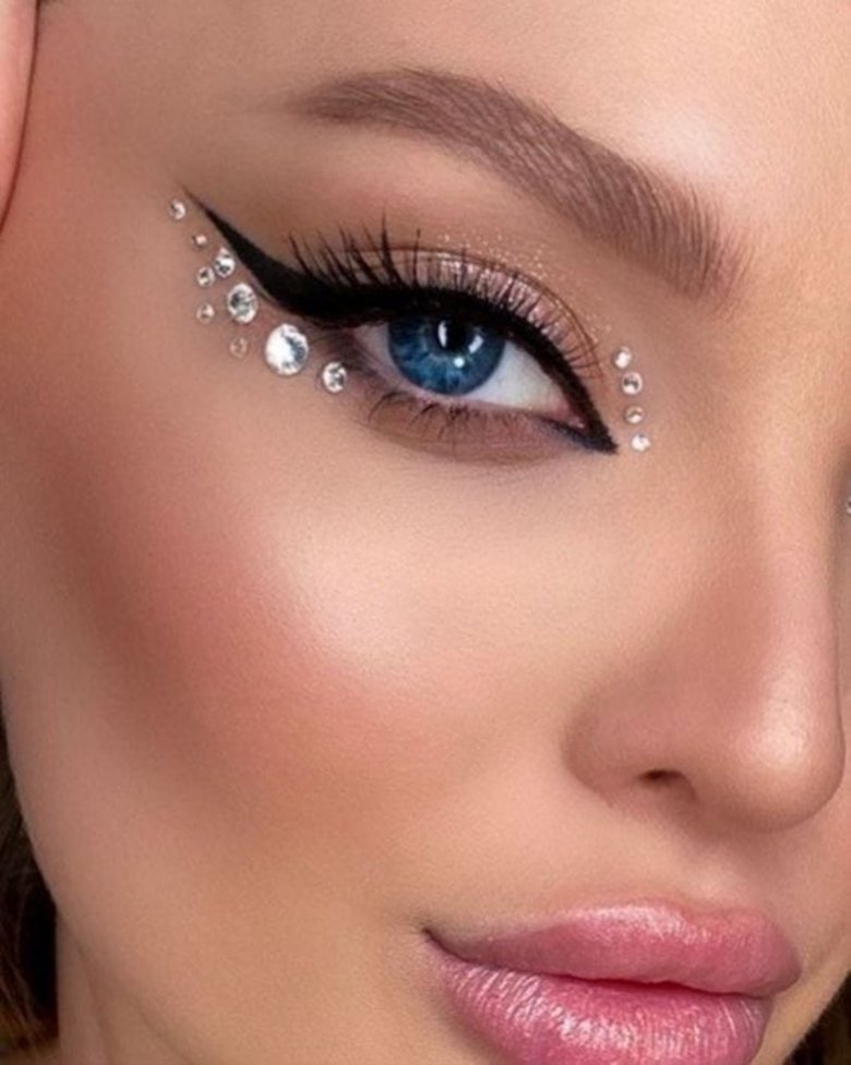 Crystals and diamonds in makeup