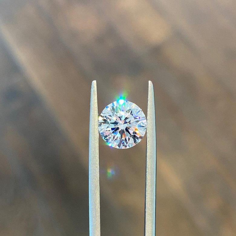 cut lab-grown diamond in tweezer