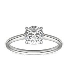 Solitaire ring with round cut lab-grown diamond