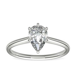 Solitaire ring with pear cut lab-grown diamond