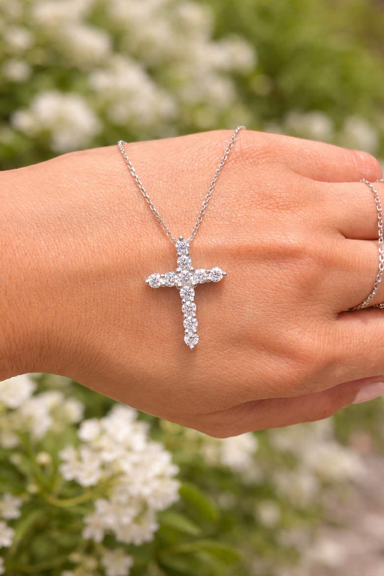 Diamond Clarity Visual Comparison in Cross Settings - Macro photography showing VS1, VS2, SI1, and SI2 clarity differences in actual cross pendants under various lighting conditions