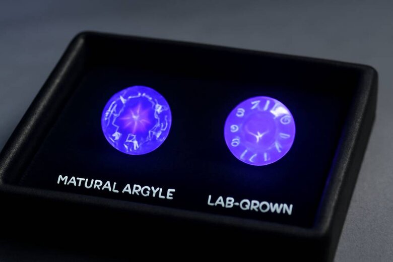 Image: Pink Diamond Fluorescence Pattern Comparison - UV light photography showing natural Argyle vs lab-grown fluorescence signatures for authentication purposes