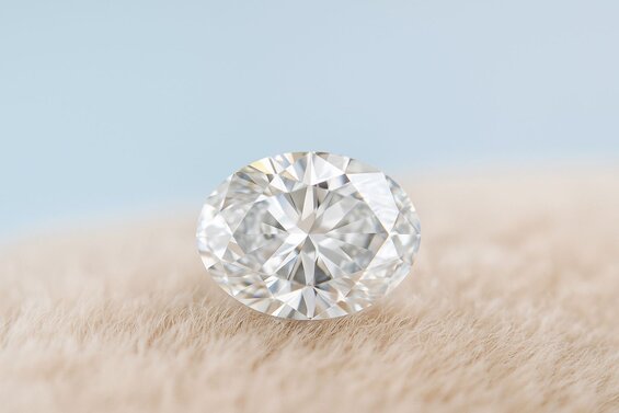 Bild: Ovaler Labor Gezüchteter Diamant ohne Bowtie-Effekt aufgrund eines speziellen Schliffbildes