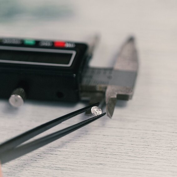 Image: Measuring A Diamond Ratio