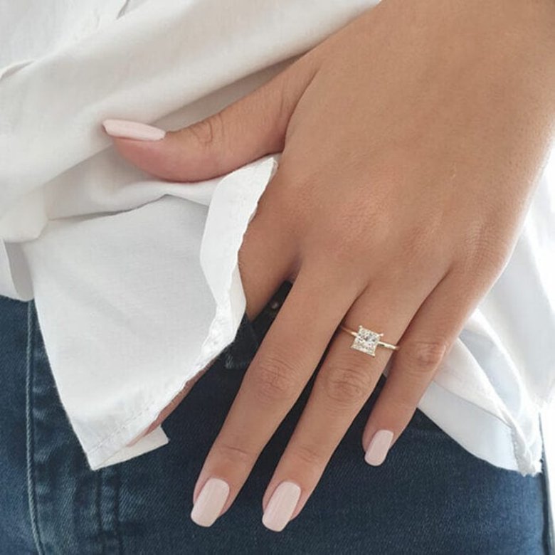 Diamants de taille princesse cultivés en laboratoire