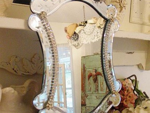 Decorated mirror