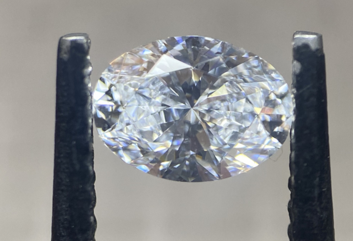 Blue nuance in lab-grown diamonds